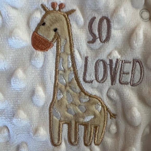 NWT Baby sleeper “”So Loved” 3-6 months - Picture 5 of 7